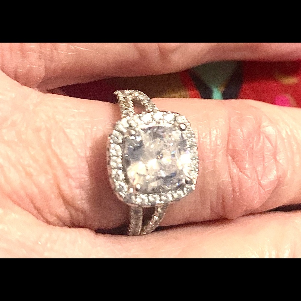 Lafonn's signature Lassaire simulated diamond engagement ring